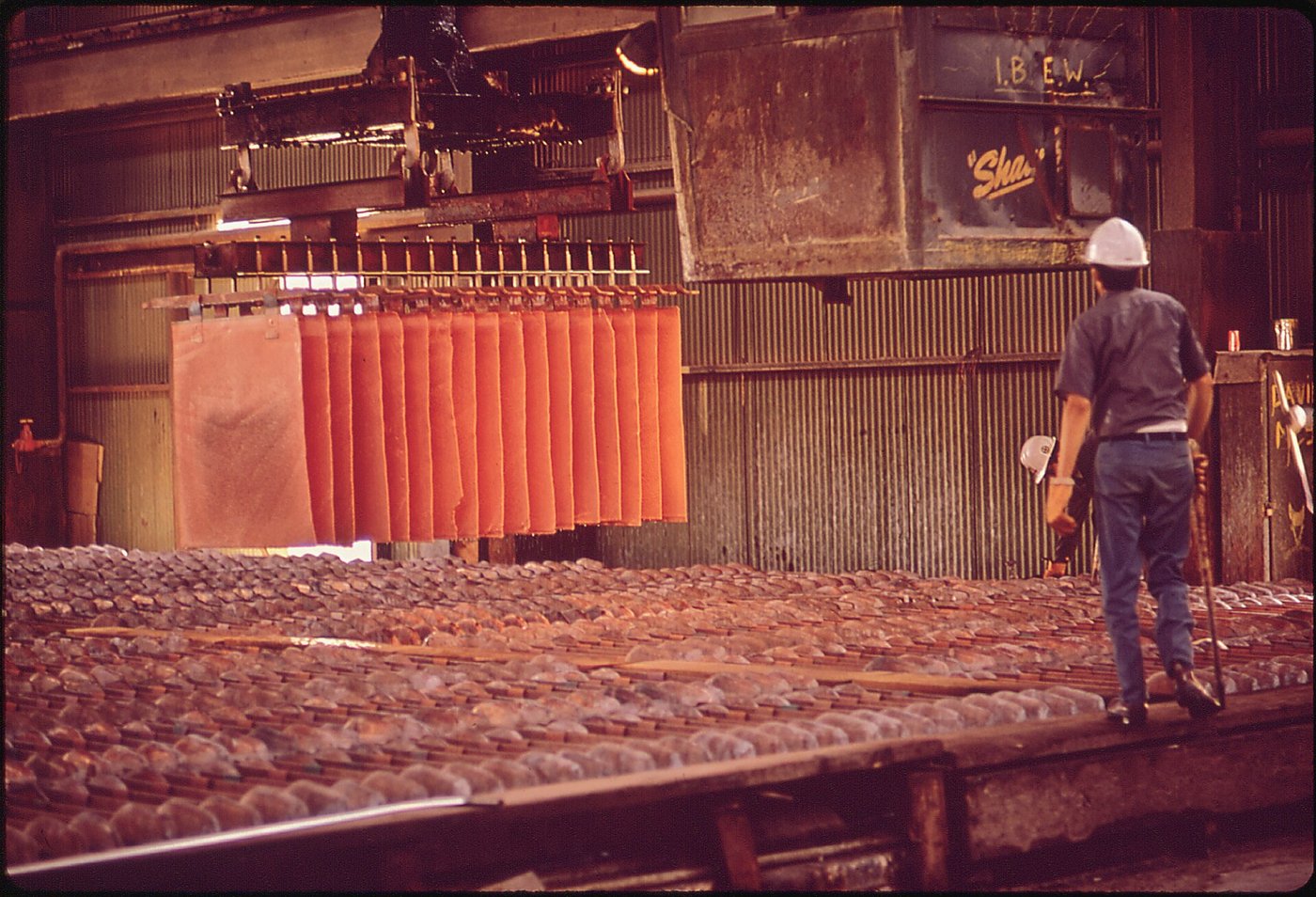 Copper plating out in an electrowinning tankhouse