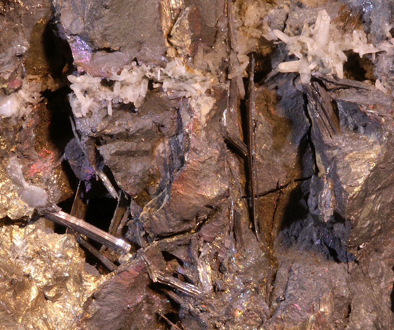 Bismuthinite — Minor metal ore