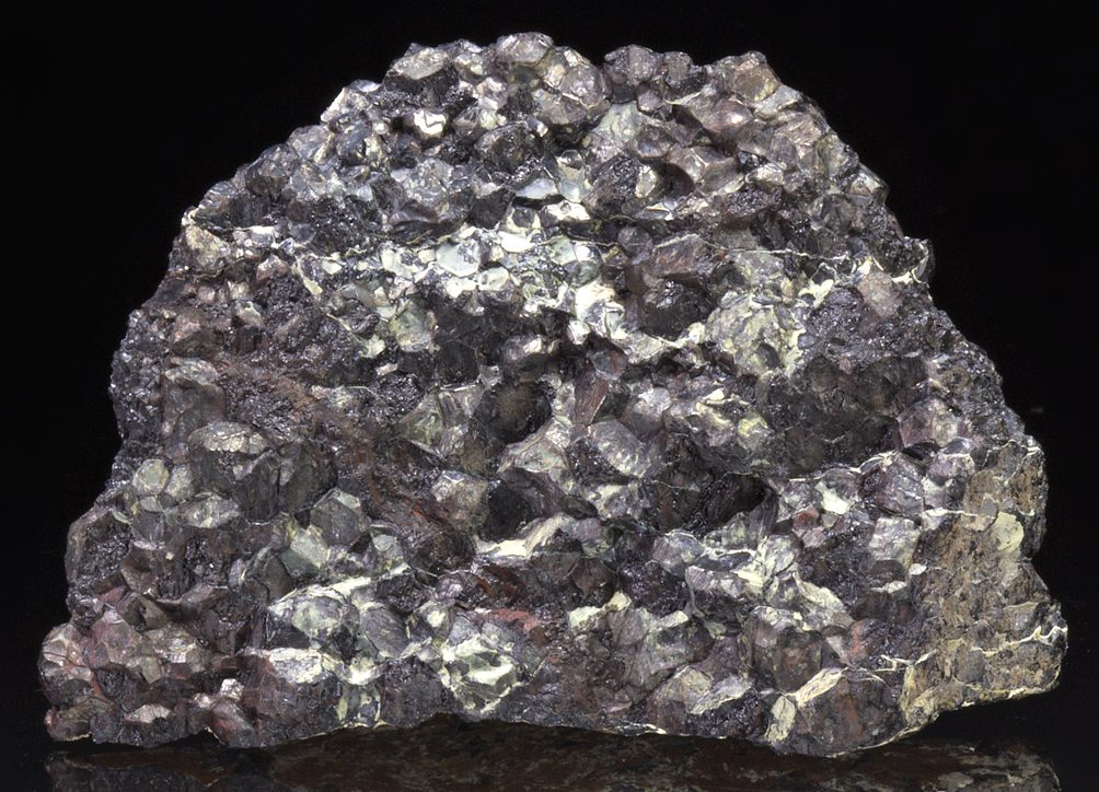 Chromite — Steel-alloy ore