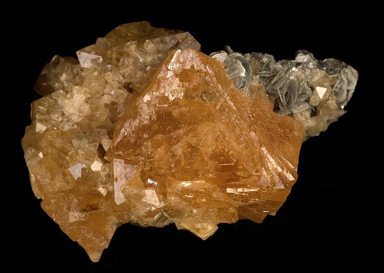 Scheelite — Tungsten ore