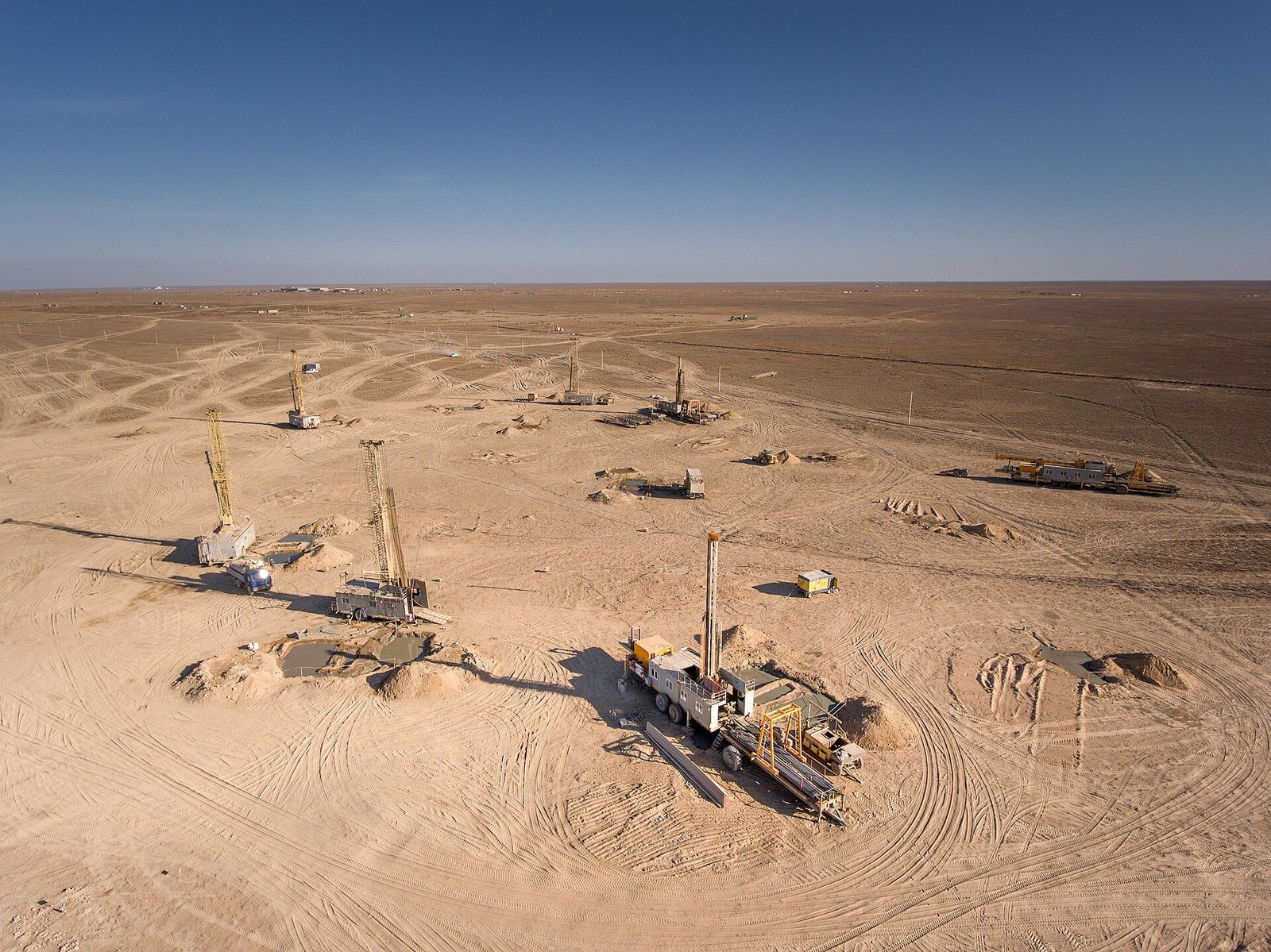 Kazakh uranium to a fuel assembly in a reactor