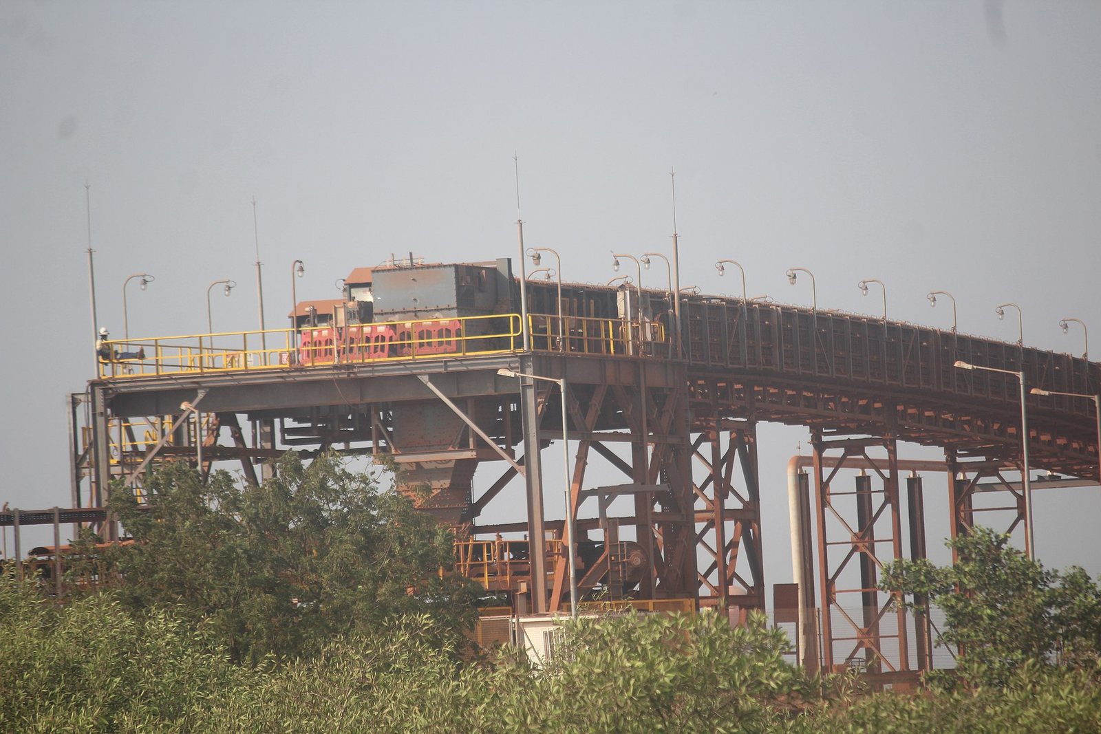 Guinean bauxite to an aluminium window frame