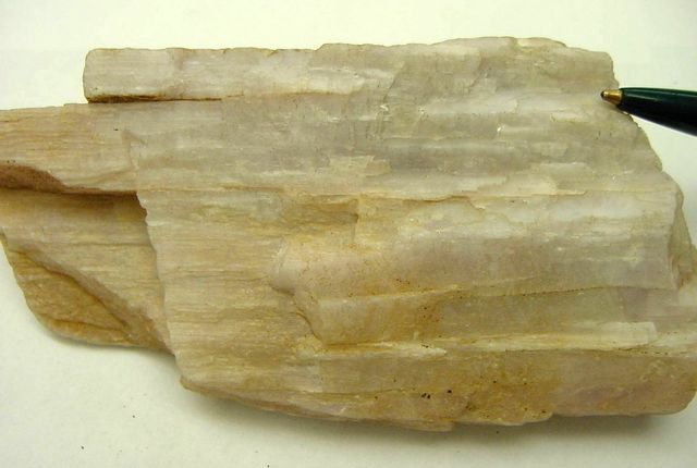Spodumene specimen